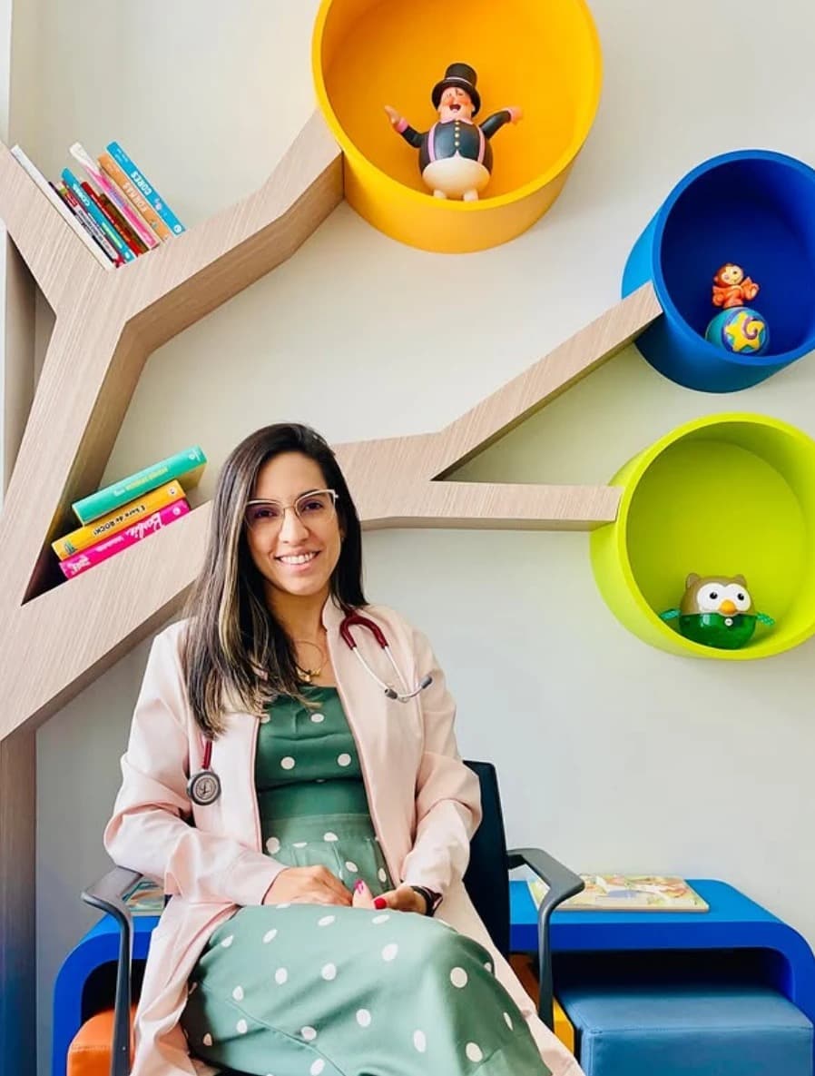 Dra. Amanda Pereira Duncan no consultório Pediatria Rio Mar